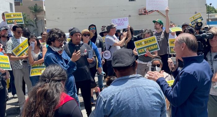 Demonstrators Gather as ICE Agents Sighted in Pasadena – Pasadena Now