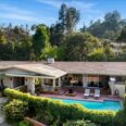 A Mid-Century Escape: Seamless Indoor-Outdoor Living