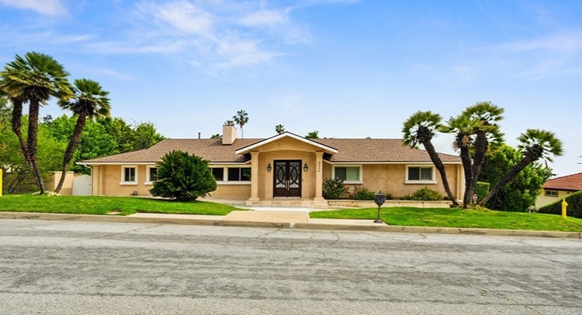 Tranquil Estate Retreat with Infinity Pool, Koi Pond & Fruit Orchard in Pasadena